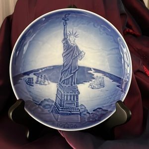 American Christmas Heritage Collection: Statue of Liberty Porcelain 1996 Plate
